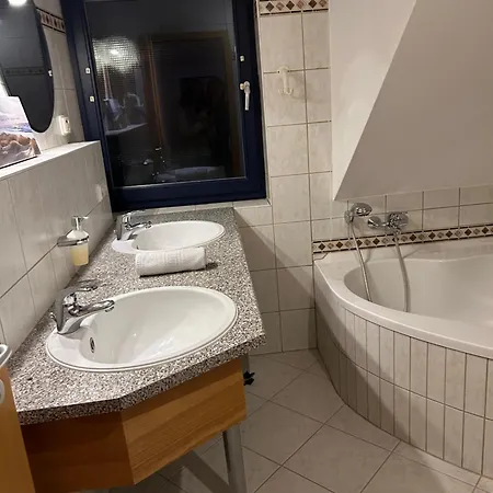 Cute Near Cologne דירה